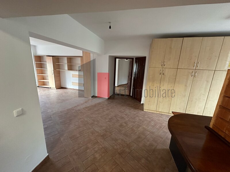 Spatiu birouri ultracentral 100 mp, balcon, mobilat partial, Nerva Traian