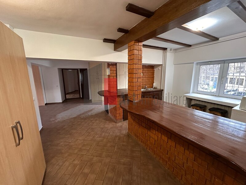 Spatiu birouri ultracentral 100 mp, balcon, mobilat partial, Nerva Traian