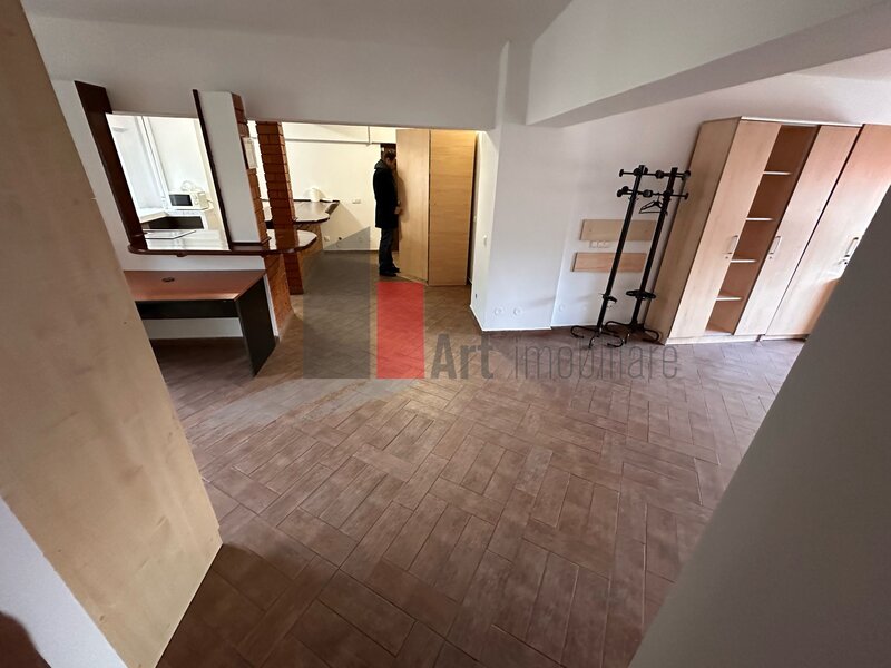 Spatiu birouri ultracentral 100 mp, balcon, mobilat partial, Nerva Traian